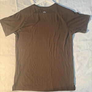 Alo Yoga Brown Performance T-Shirt Men’s S Poly Blend Athletic Tee